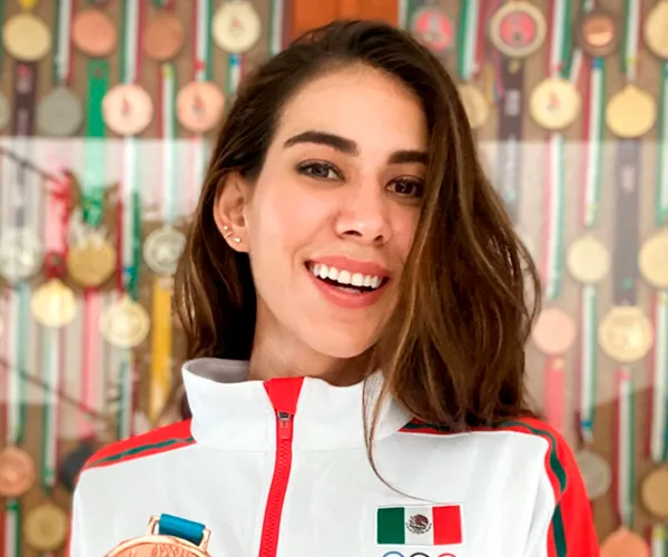 Alely Hernández — Conferencista de Mujeres Líderes y Empoderamiento Empoderamiento Profesional