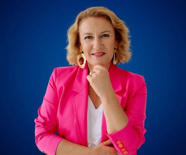 Silvia Bueso — Conferencista de Cambio y Adaptación