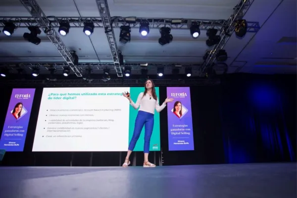 Ximena Hernández Buffa, conferencista para eventos corporativos sobre Marketing B2B