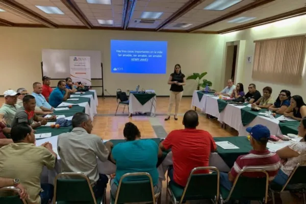 Alejandra Varela Chaverri, conferencista para eventos corporativos sobre Servicio al Cliente