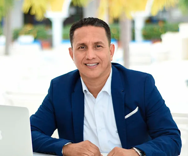 Guiovanni Quijano — Conferencista en Paraguay