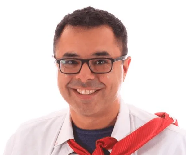 Leo Cardenas — Conferencista de Trabajo En Equipo Colaboracion Efectiva