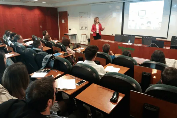 Celia Hil, conferencista para eventos corporativos sobre Talento Senior