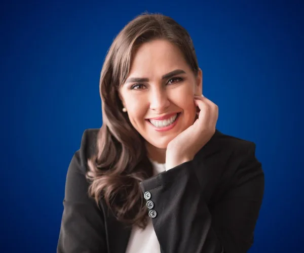 Alejandra Varela Chaverri — Conferencista de Servicio al Cliente