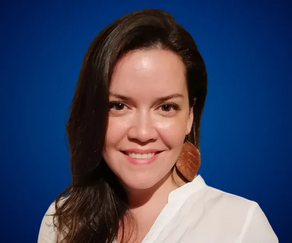 Simoné Oliva — Conferencista de Emprendimiento Modelos de Negocio