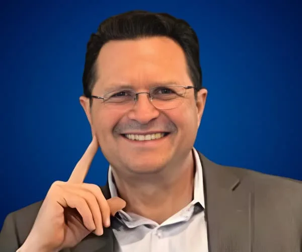 César Camacho — Conferencista de Liderazgo