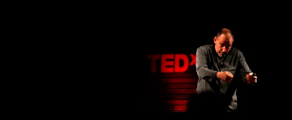 Javier Martínez Aldanondo en una charla TED sobre inteligencia organizacional.
