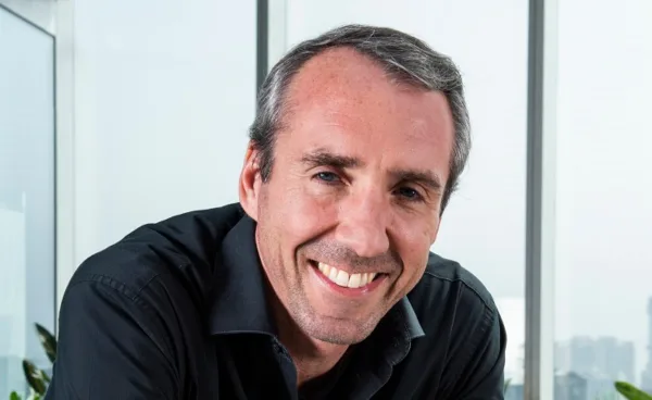 Patrick Mork en conferencia corporativa sobre liderazgo e innovación.
