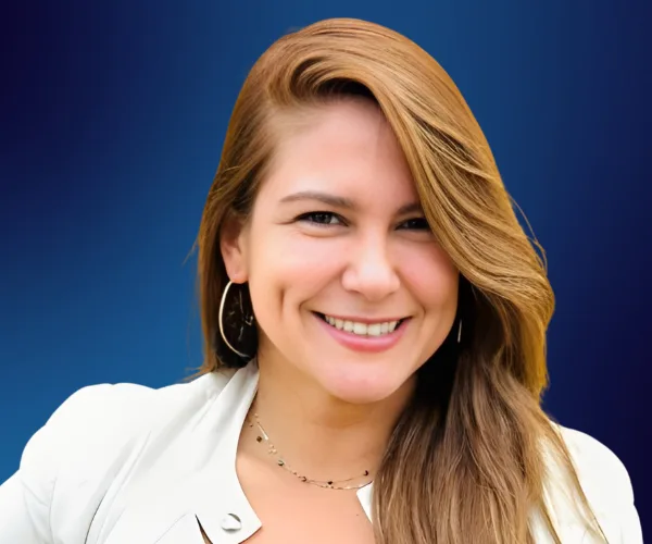 Linda De La Torre — Conferencista de Estrategia Toma de Decisiones Empresariales