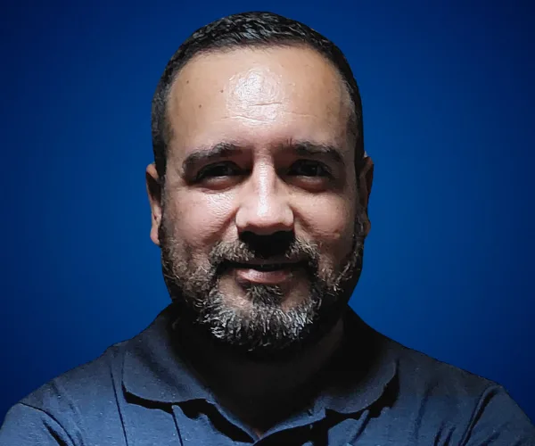 Óscar Alarcón — Conferencista de Inteligencia Emocional