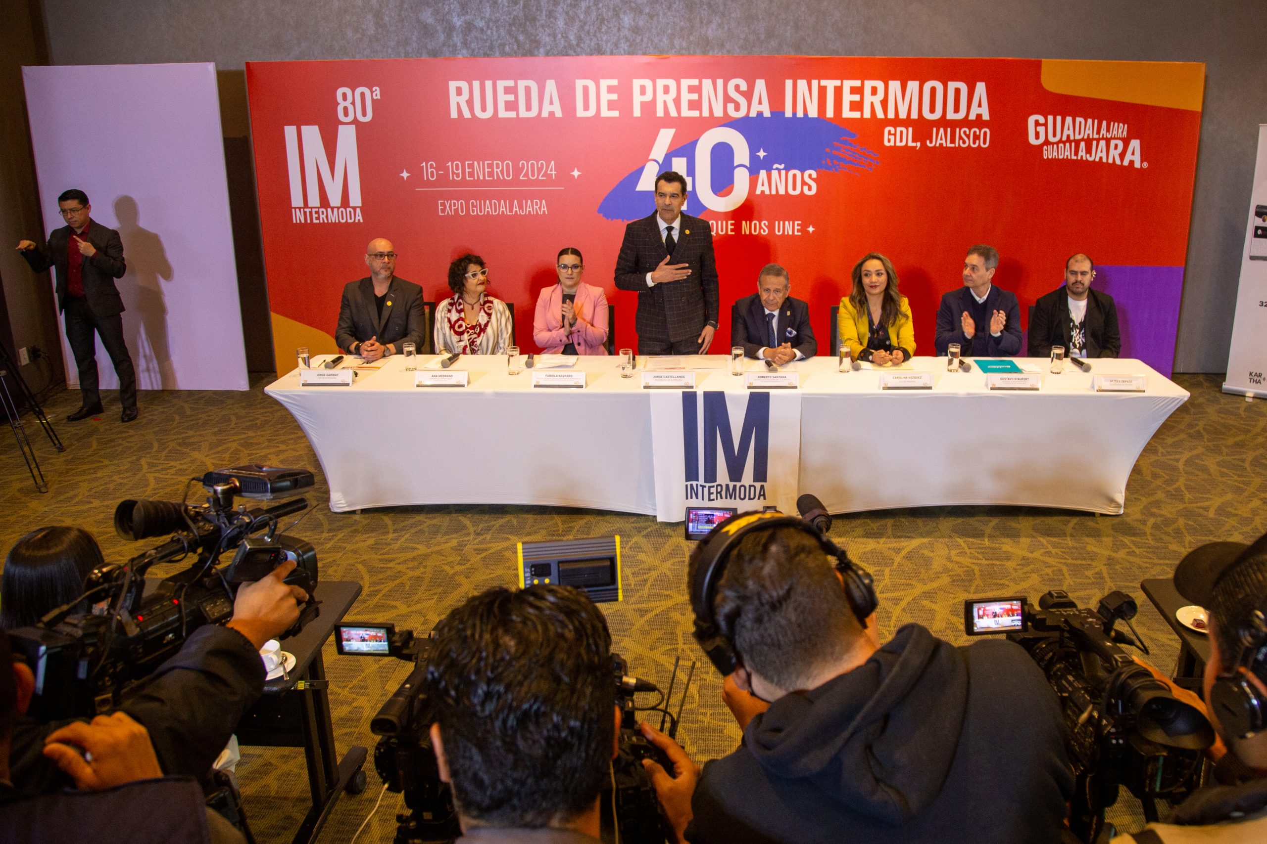 Jorge Garibay en conferencia de prensa de Intermoda 2024.
